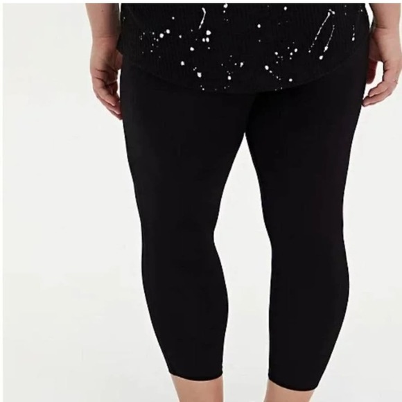 Torrid 2 Xtra Large Slim Fix Collection Black Crop Leggings - Picture 2 of 7